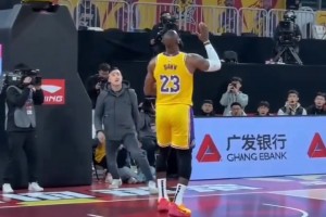 AI还是太强大了！全网都在跟詹姆斯单挑！ - jrs低调看视频