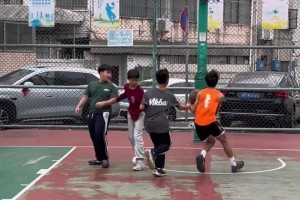 被一群小孩的球技折服了 ！ - jrs低调看视频